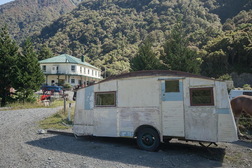 Otira Stagecoach Hotel Extérieur photo