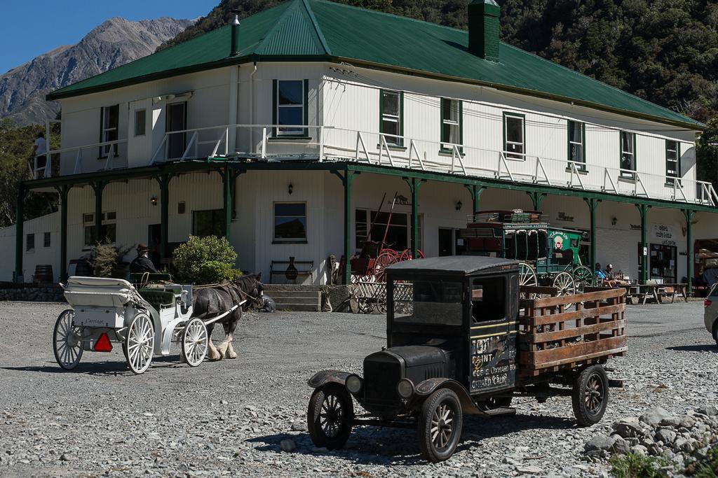 Otira Stagecoach Hotel Extérieur photo